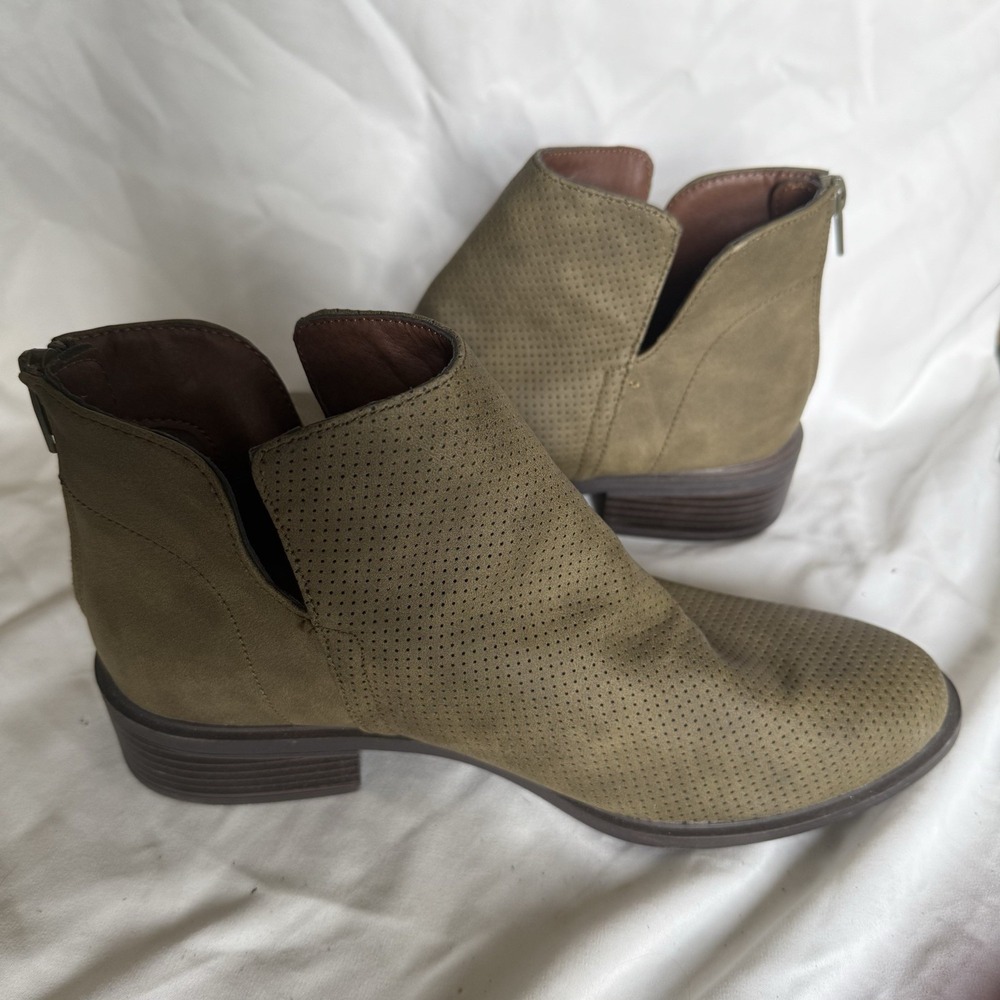 Serra Womens Perforated Ankle Boots Olive Green V-Cut Booties Size 9
